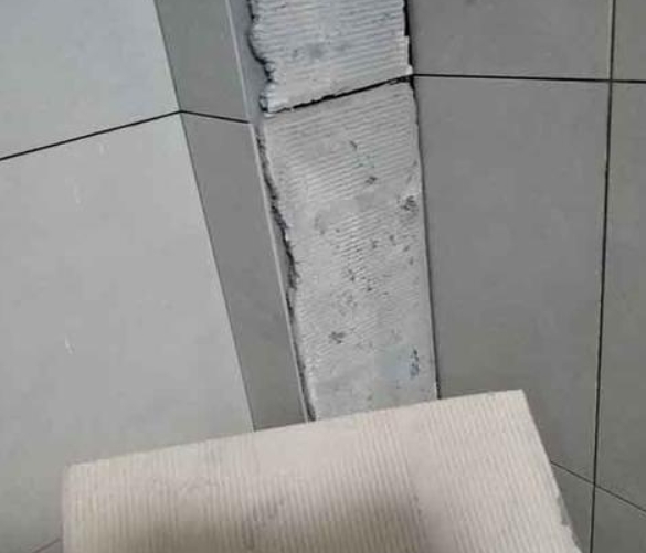 沾益瓷砖空鼓维修公司分享下厨房瓷砖脱落的补救措施。
